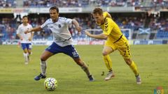 Aitor Sanz y Susaeta disputan un bal�n