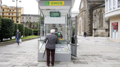Imagen de archivo de un quiosco de la ONCE en Lugo