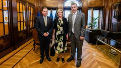 Alfredo Canteli, Gabriela Murgu�a y Mart�n Pel�ez en el ayuntamiento de Oviedo