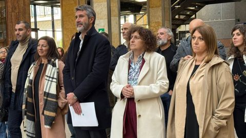 En el centro de la imagen, Alberto Varela, presidente de la Federacin Galega de Municipios e Provincias (Fegamp), con la alcaldesa de Santiago, Goretti Sanmartn.