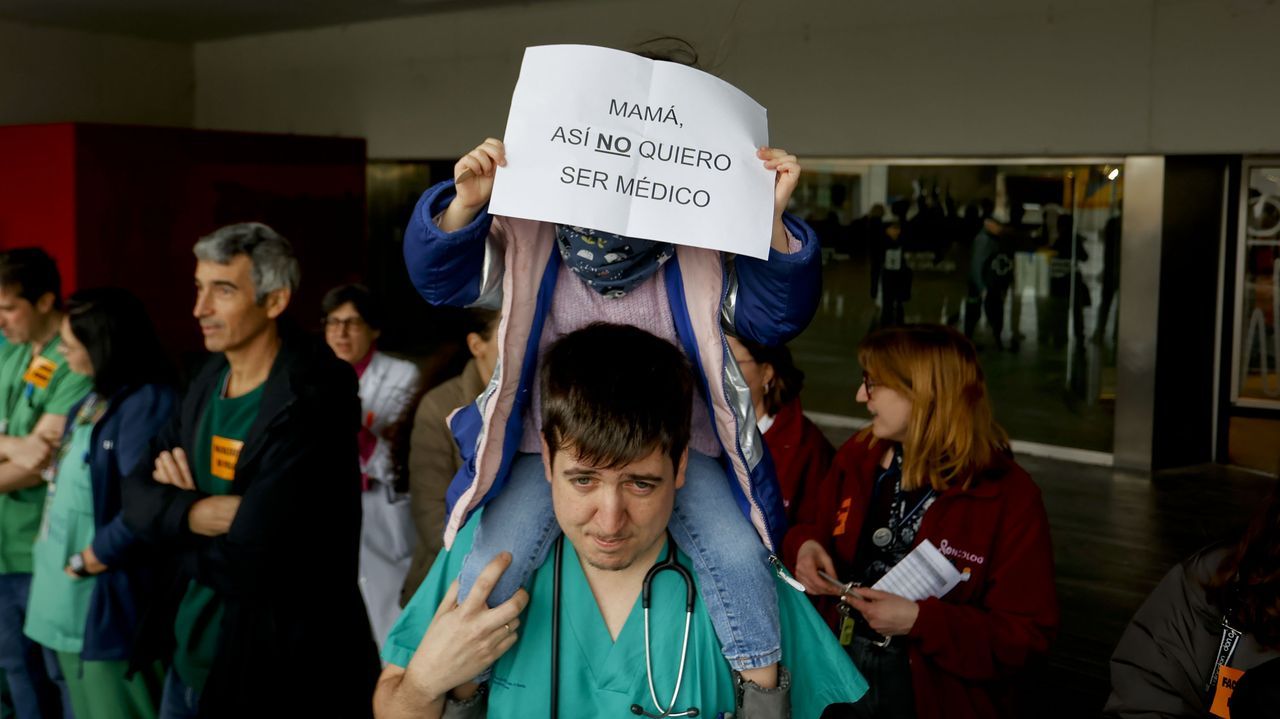 Galicia y otras comunidades piden la dimisión de la ministra de Sanidad por su conflicto con los médicos