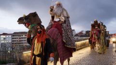 Cabalgata de Reyes con camellos de verdad, en Ourense.
