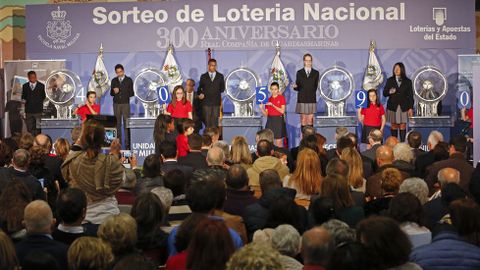 Sorteo de la Lotera Nacional en la Escuela Naval de Marn