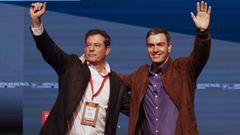 Besteiro y S�nchez, en la convenci�n pol�tica del PSOE celebrada en A Coru�a el pasado mes de enero.