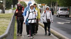 Un grupo de peregrinas iniciando en Ferrol el Camino Ingl�s