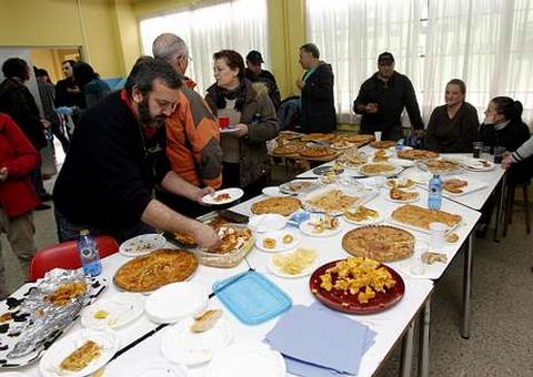 Cinco colectivos organizaron un encierro con comida.