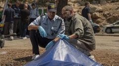 El actor Shlomi Elkabetz, a la derecha, en una escena de la serie �Our Boys�, donde encarna al agente encubierto cuyo nombre en clave es Sim�n