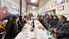 Los alumnos visitaron ocho bodegas de la D.O. R�as Baixas.
