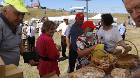 La Festa da Bica de Trives aadi un toque gastronmico a la animada jornada