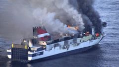 El �Sorrento�, devorado por las llamas