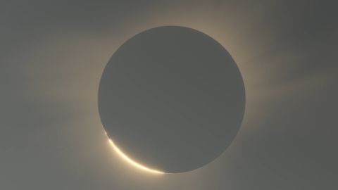 En Ourense el eclipse ser� parcial y un fino arco luminoso del Sol permanecer� visible en todo momento, manteniendo el cielo notablemente m�s claro.