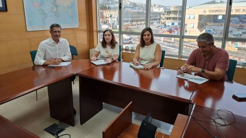 Reuni&oacute;n de trabajo con el jefe de Departamento de Producci&oacute;n y Calidad de la Autoridad Portuaria de Vigo, Nicol&aacute;s Ruzo (1&ordm; izq)