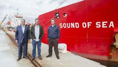 Los hermanos P�rez Canal junto al barco Sound of Sea. 