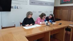 De izquierda a derecha, la concejala Nerea Purri�os (Ferrol en Com�n), Ana Lamas (PSOE) y Mar�a do Mar L�pez (BNG) durante la rueda de prensa en el Concello de Ferrol