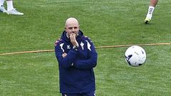 O t�cnico do Celta Fortuna, Fredi �lvarez, nun adestramento.