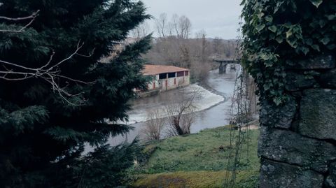 El r�o Arnoia sigue desbordado a su paso por Allariz.