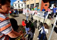 Manifestaci�n del Anpa de Valdovi�o, el pasado 23 de abril.