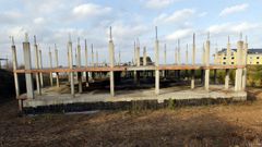 Los esqueletos de construcciones, originadas hace diez a�os, se reparten por el municipio