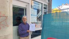 Jorge Gonzalves, con la sentencia que le da la raz�n sobre las terrazas de As Mercedes.