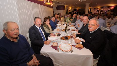 CENA JUBILACION DE ANTONIO TUBIO PI?EIRO JEFE DE LA POLICIA LOCAL DE RIANXO, MANEIRO, DESPUES DE 37 A?OS AL FRENTE EN EL PUESTO DE RIANXO