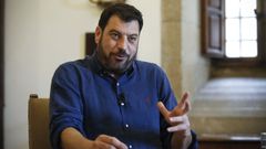 El autor madrile�o Santiago D�az, en una visita a Santiago.