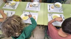 En los comedores de los colegios p�blicos de Pontevedra se sirven 900 men�s al d�a, en la foto el del colegio Froebel.