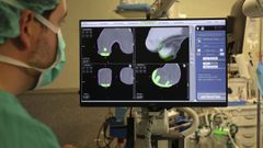 El �rea sanitaria de Santiago lleg� a las 651 intervenciones�rob�ticas