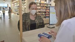 La farmacia Cimadevila de Boiro no par� de vender test de ant�genos durante todo el d�a