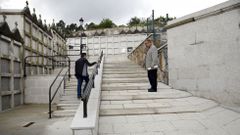 Chequeo a las mejoras realizadas en el cementerio de Lampon, Boiro