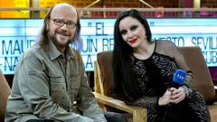 Santiago Segura junto a Alaska. 