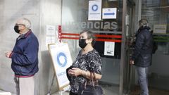 Usuarios, el pasado octubre, cuando se inici� la vacunaci�n contra la covid en los centros de salud. En la imagen, el de A Parda en Pontevedra