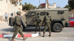 Soldados israeles en la ciudad cisjordana de Deir Istiya.