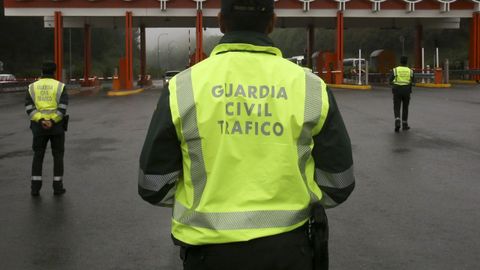 Imagen de archivo de un control de la Guardia Civil de Trfico. 