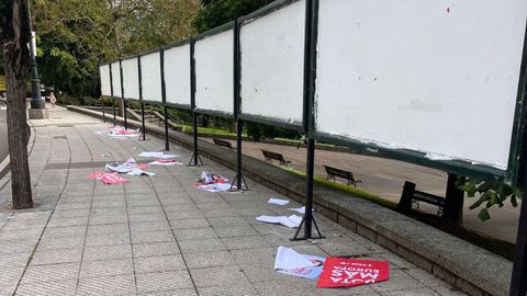 Carteles del PSOE vandalizados en Oviedo