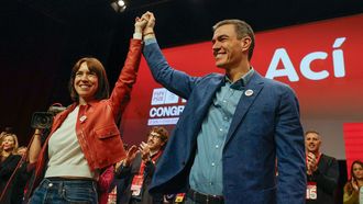 La ministra de Ciencia, Innovación y Universidades y líder del PSPV, Diana Morant, junto al presidente del Gobierno y secretario general del PSOE, Pedro Sánchez, en el congreso federal del partido celebrado en Valencia.