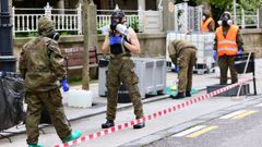 El Ej�rcito desinfect�ndose despu�s de desinfectar una residencia de mayores