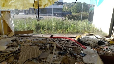 Escombros en el interior de la oficina de promoci�n del desarrollo urban�stico Ecojove