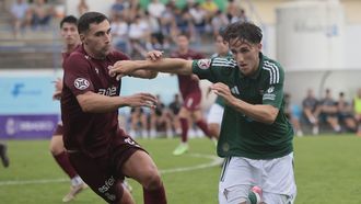 Azael, en un partido frente al Real Avil�s
