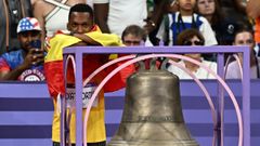 Jordan Daz, oro en triple salto, haciendo sonar la campana de la victoria en el Stade de France.