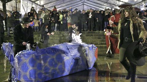Enterro da Sardi�a.En O Carballi�o s� celebraron la despedida oficial del entroido, bajo una carpa.