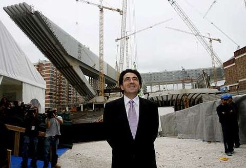 Santiago Calatrava, en el 2006, en las obras del Palacio de Congresos de Oviedo.