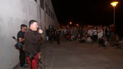 Xurxo Souto durante un concierto al aire libre.