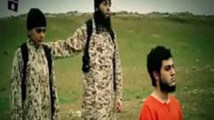 Un ni�o soldado del EI ejecuta a un esp�a israel�