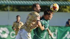 Ablanque impide el remate de Dani González en el área del Guadalajara