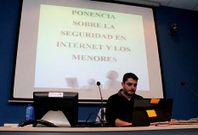Villanustre ha explicado a los padres de Catoira c�m pueden controlar a sus hijos en la Red.