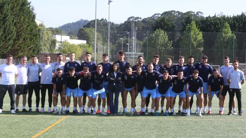 Foto de familia del Pontevedra en el primer entrenamiento de la pretemporada