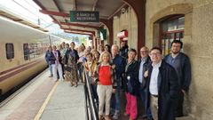 Os participantes, na sa chegada  estacin do Barco.