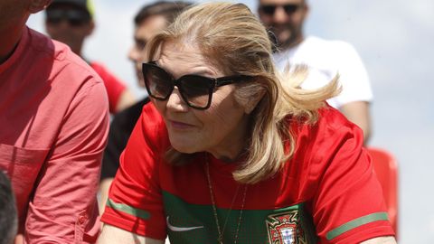 Maria Dolores dos Santos, su abuela paterna, viendo el partido.