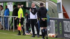 Stili dando indicaciones a los suyos.