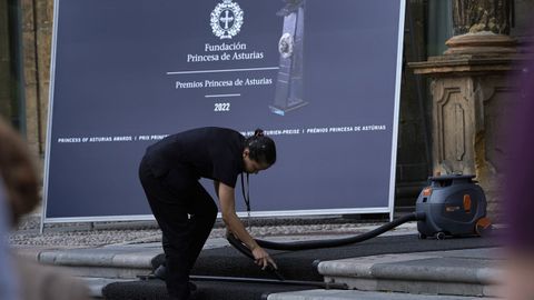 Preparativos en el Hotel de la Reconquista ante la llegada de los primeros galardonados con los Premios Princesa de Asturias